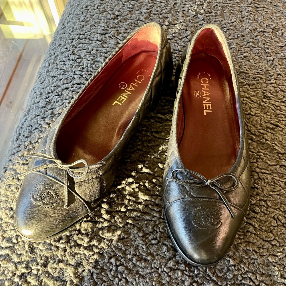 Chanel black flats US 10.5 FR 42